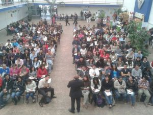 Foto de conferencia de Jorge Rivero Zúñiga